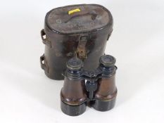 A leather cased WW1 field binocular set inscribed
