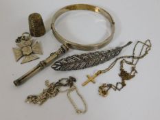 A quantity of white & yellow metal items