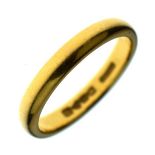 22ct gold wedding band, size M Condition: