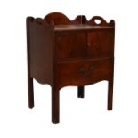 Georgian mahogany nightstand (lacking ceramic liner) Condition: