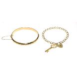 9ct gold snap link bangle, curb link bracelet having heart shaped clasp and key shaped pendant