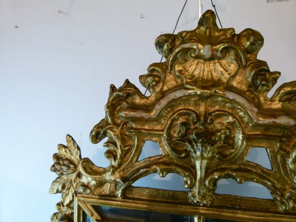 Antique Italian giltwood and gesso wall mirror, the plate with eight conforming surrounding mirrored - Image 2 of 8