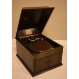 HMV 'Electrola' table top wind-up gramophone in an oak case Condition: