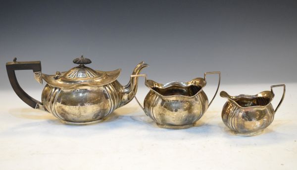 Edward VII silver three piece tea set, Birmingham 1903, approx 17.5oz Condition: