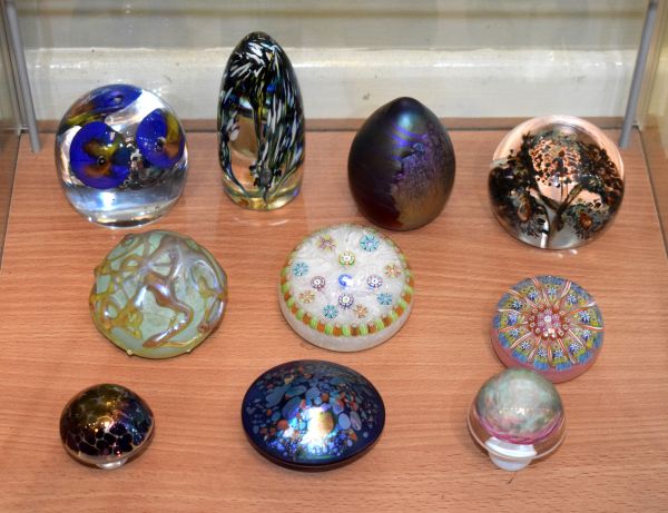 Collection of Perthshire and other glass paperweights Condition: