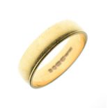 18ct gold wedding band, size R Condition: