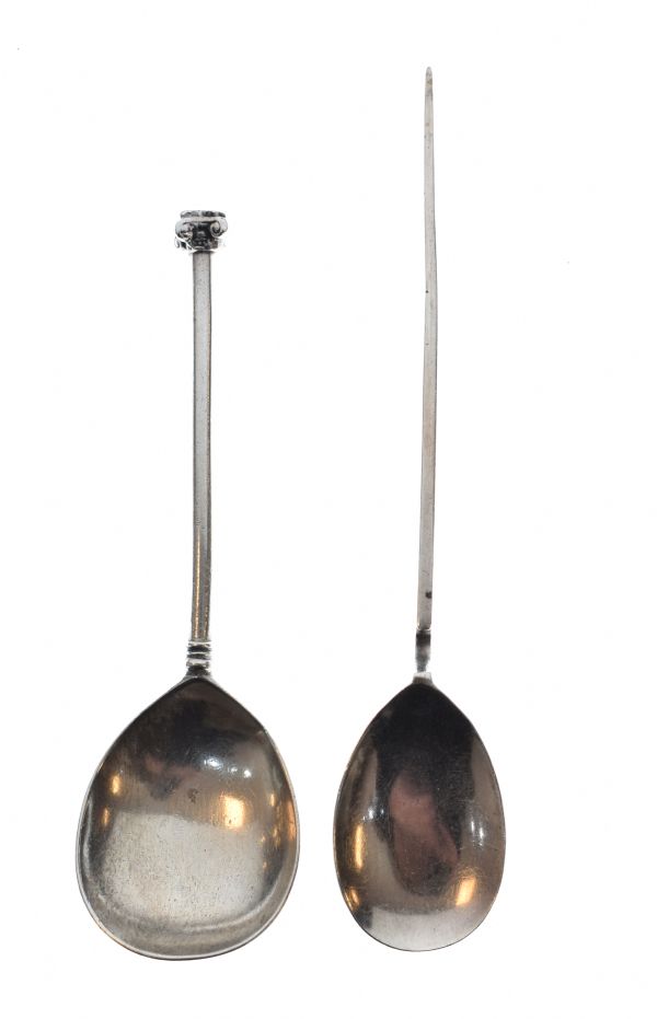Two George V silver preserve spoons, each hallmarked for Sheffield 1921, approx 1.5oz Condition: