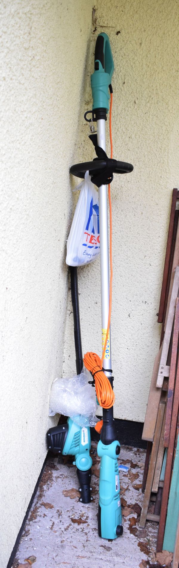 Bergman long reach lopper & trimmer having chainsaw and hedge trimmer attachments Condition: