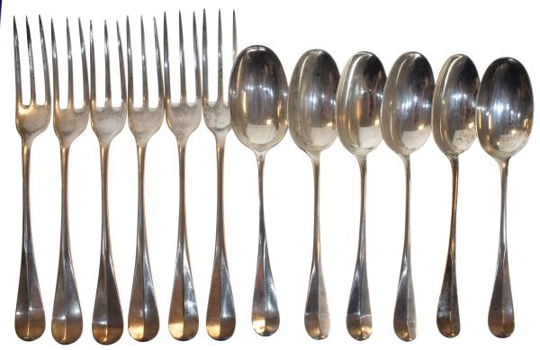 Set of six Victorian silver table forks and matching dessert spoons, London 1899, approx 23oz