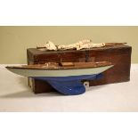 Mid 20th Century pond yacht having wooden hull and single mast, in a wooden box Condition: