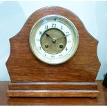 Early 20th Century oak cased mantel clock Condition: