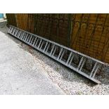 Thirty two rung aluminium extending ladder Condition: