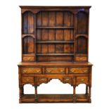 Good quality reproduction Georgian style crossbanded oak high dresser, the plate rack with moulded