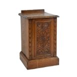 Early 20th Century carved oak purdonium Condition: