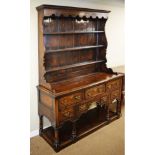 Good quality reproduction oak and inlaid Georgian style dresser, the plate rack fitted three