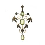 Edwardian yellow metal pendant set seed pearls and peridot, stamped 9ct Condition: