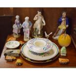 Quantity of decorative ceramics and glassware Condition: