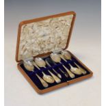 Edward VII set of six silver teaspoons, London 1904, cased and a pair of silver tongs Condition: