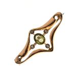 15ct gold bar brooch set seed pearls and pale green stone Condition: