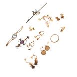 Quantity of gold and gold coloured metal bar brooches, earrings etc Condition: