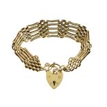 9ct gold gate link bracelet having heart shaped clasp Condition: