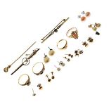 Four dress rings, two bar brooches, pearl mounted stickpin and various pearl and gold coloured metal