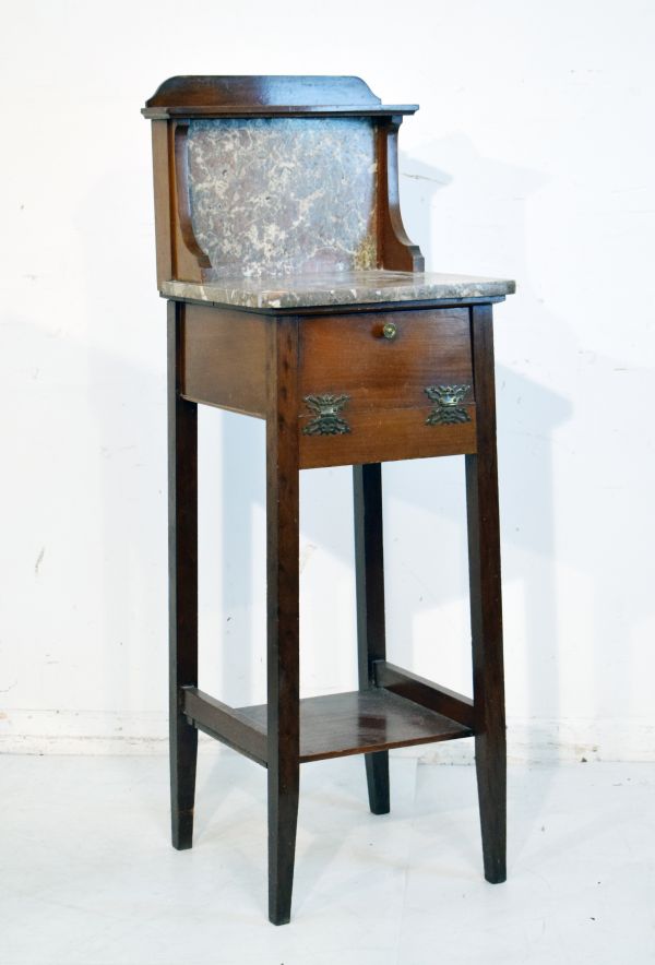 Early 20th Century marble top mahogany shaving stand Condition: