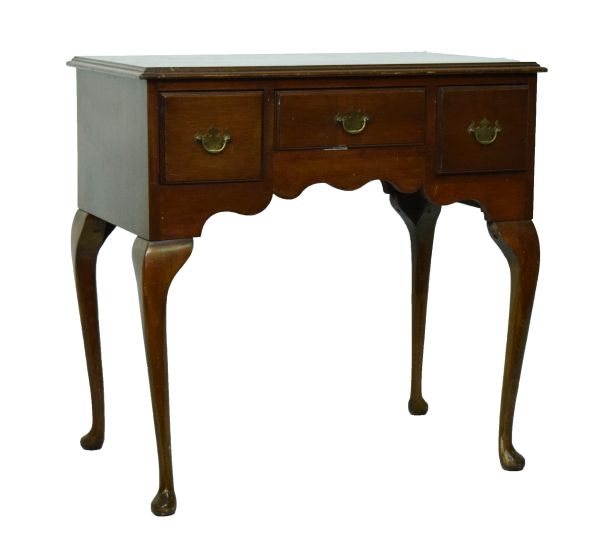 Early 20th Century mahogany lowboy fitted three drawers raised on cabriole supports Condition: