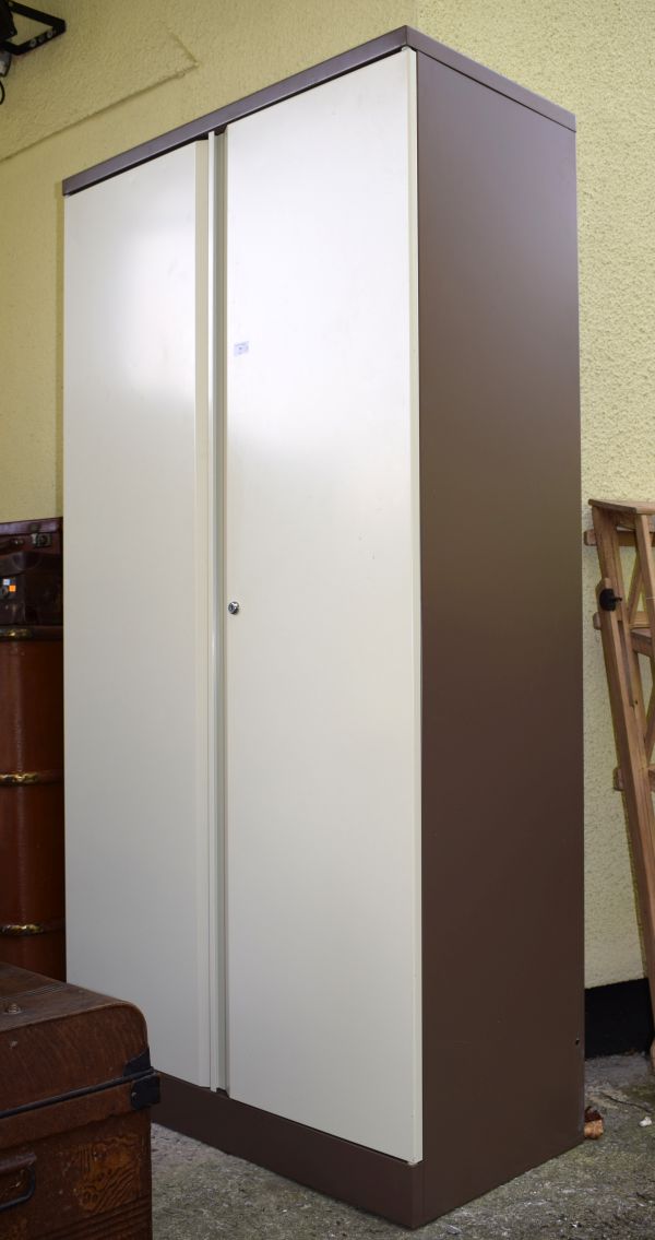 Metal two door storage cabinet Condition: