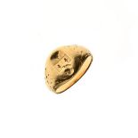 Gold coloured metal signet ring with armorial crest, size O Condition: