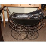 Late 19th/early 20th Century coach built dolls pram Condition: