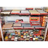 Model Railway - Hornby and other OO gauge - A large collection of coaches and rolling stock