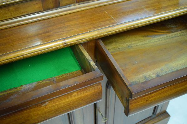 Reproduction Victorian style hardwood two section library bookcase, the upper section fitted moulded - Image 5 of 6