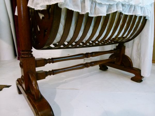 Victorian mahogany rocking crib, the raised head support formed as the bowed head of a swan, - Image 3 of 6