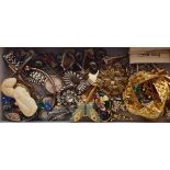 Quantity of various costume jewellery Condition: