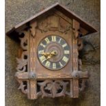 Early 20th Century Black Forest style cuckoo clock Condition: