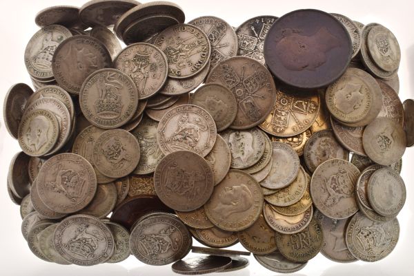 Quantity of various silver and other coinage Condition: