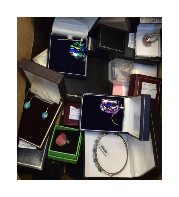 Quantity of various silver and white metal jewellery Condition: