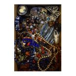 Quantity of various costume jewellery Condition: