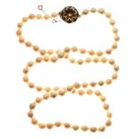 String of cultured pearls having a decorative 9ct gold clasp Condition: