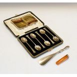 Set of six George V silver coffee spoons, London 1935, cased, a Victorian silver cigarette case,