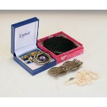 Small quantity of various jewellery and powder compacts Condition: