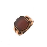 9ct gold hardstone set seal ring, size P Condition: