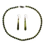 Modern green hardstone bead necklace with similar earrings Condition: