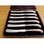 A set of 6 silver-handled tea knives with pistol grip handles in case.