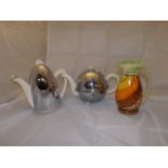 CHROME COVERED TEA & WATER POTS & DECORATIVE VASE EST [£ 10- £20]