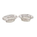 A pair of silver baskets Birmingham, 1930 peso 60 gr.