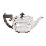 A silver teapot London, 1914 peso 400 gr.