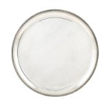 An 800 silver circular tray Italy, 20th century d. 37 cm.