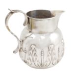 An English silver pitcher London, 1908 peso 875 gr.